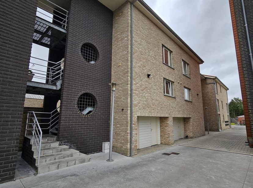 Beschikbaar vanaf 1 september 2025&lt;br /&gt;
Huurprijs: €760/maand&lt;br /&gt;
Eigen, overdekte parkeerplaats (niet zichtbaar op de foto’s)&lt;br /&gt;
Extra parkeerp